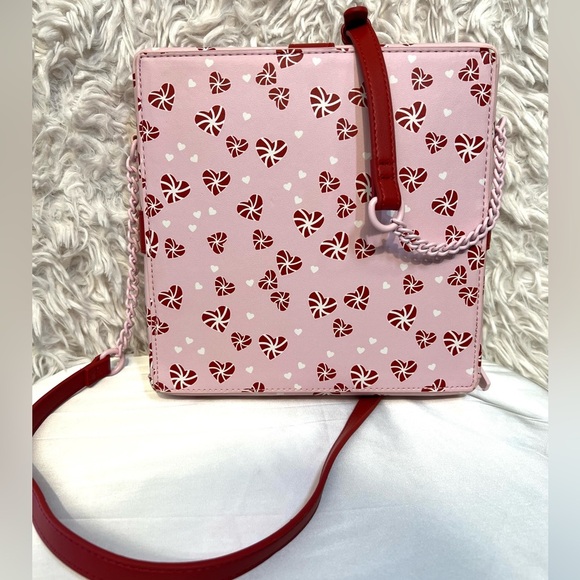 ❤️🎁 Betsey Johnson Present Gift Box Pink Candy Heart Crossbody Bag❤️🎁 NWT - Picture 8 of 11